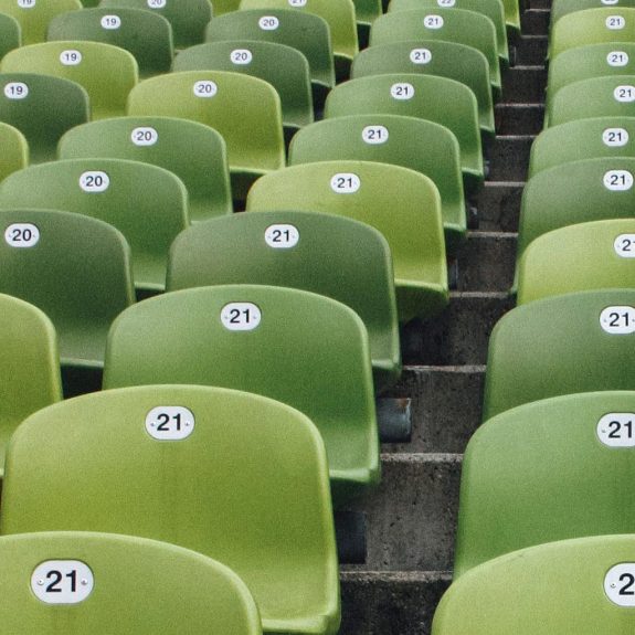 Sitzbänke aus recycelten Kunststoffen