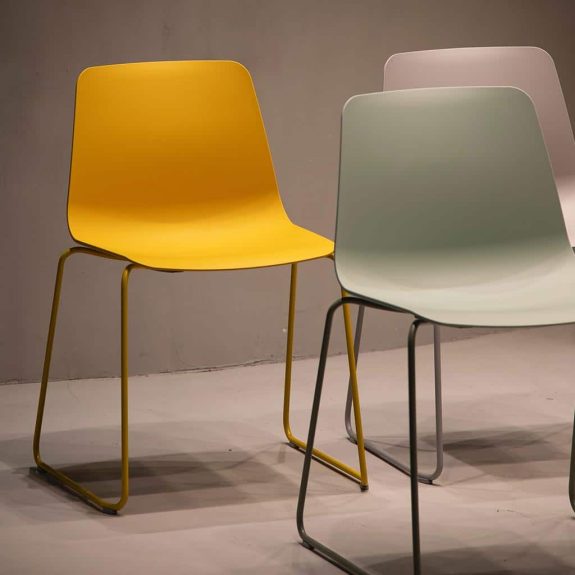 Stühle aus recyceltem Kunststoff