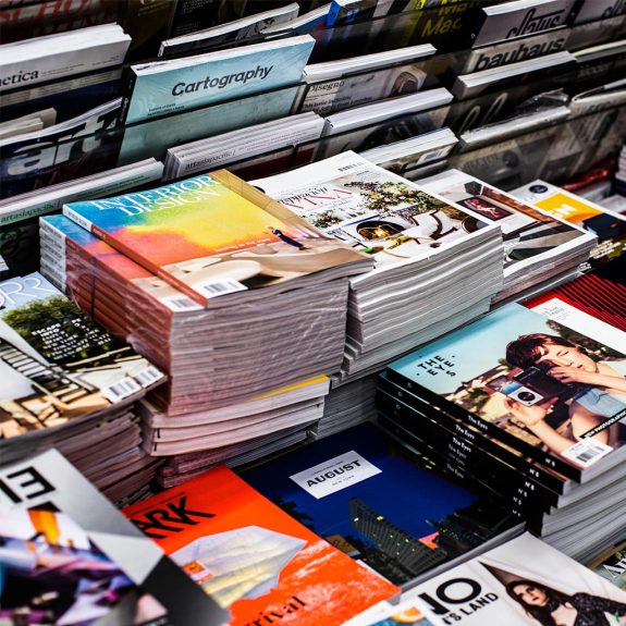 Zeitschriften und Bücher aus recycelten Papier